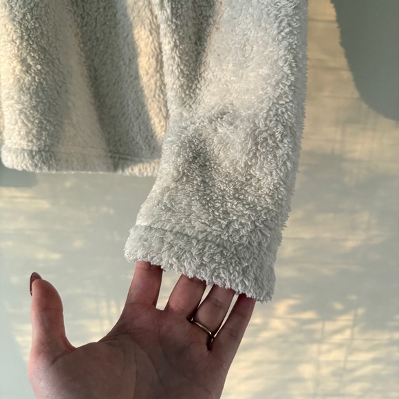 Patagonia cream/ white sherpa quarter zip sweater - Picture 4 of 6